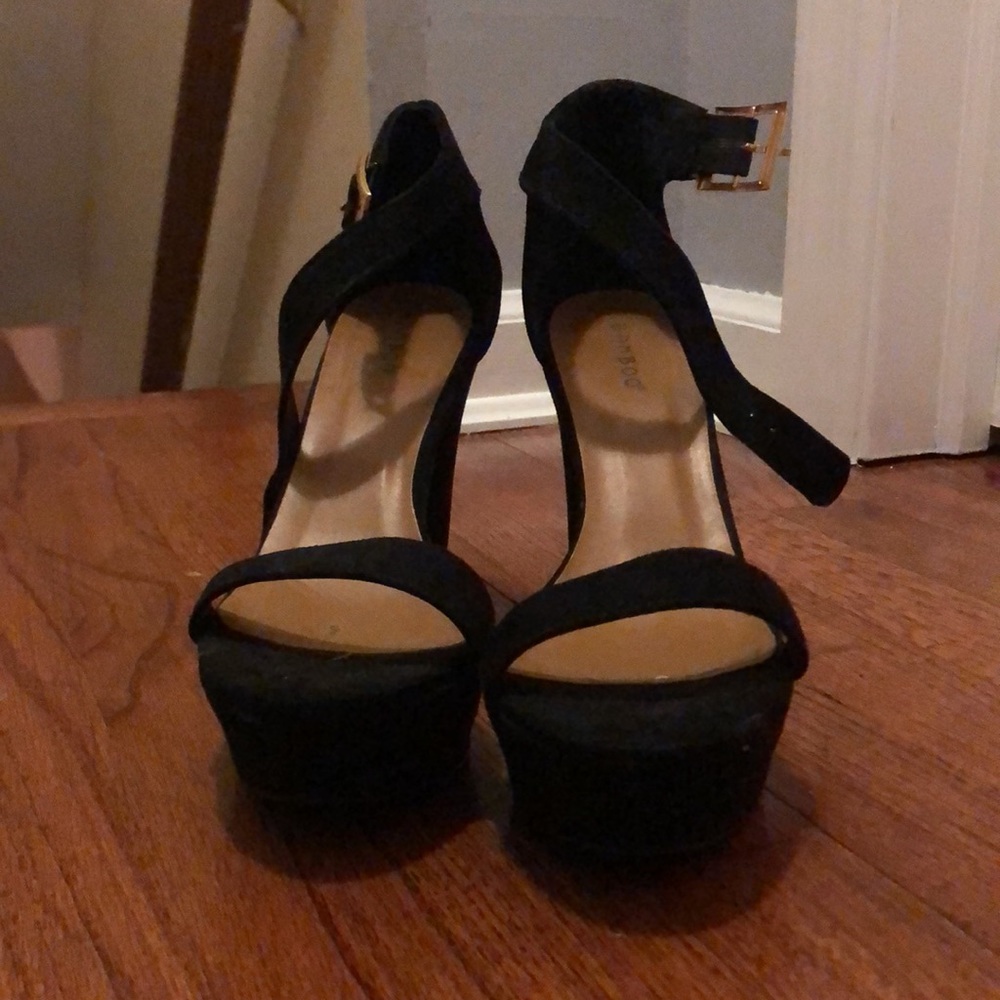 Black Heels - Picture 2 of 3